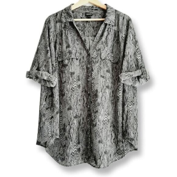TORRID / Light Georgette Utility Button Down Blouse Snake Pattern Sz 2X - Picture 13 of 16